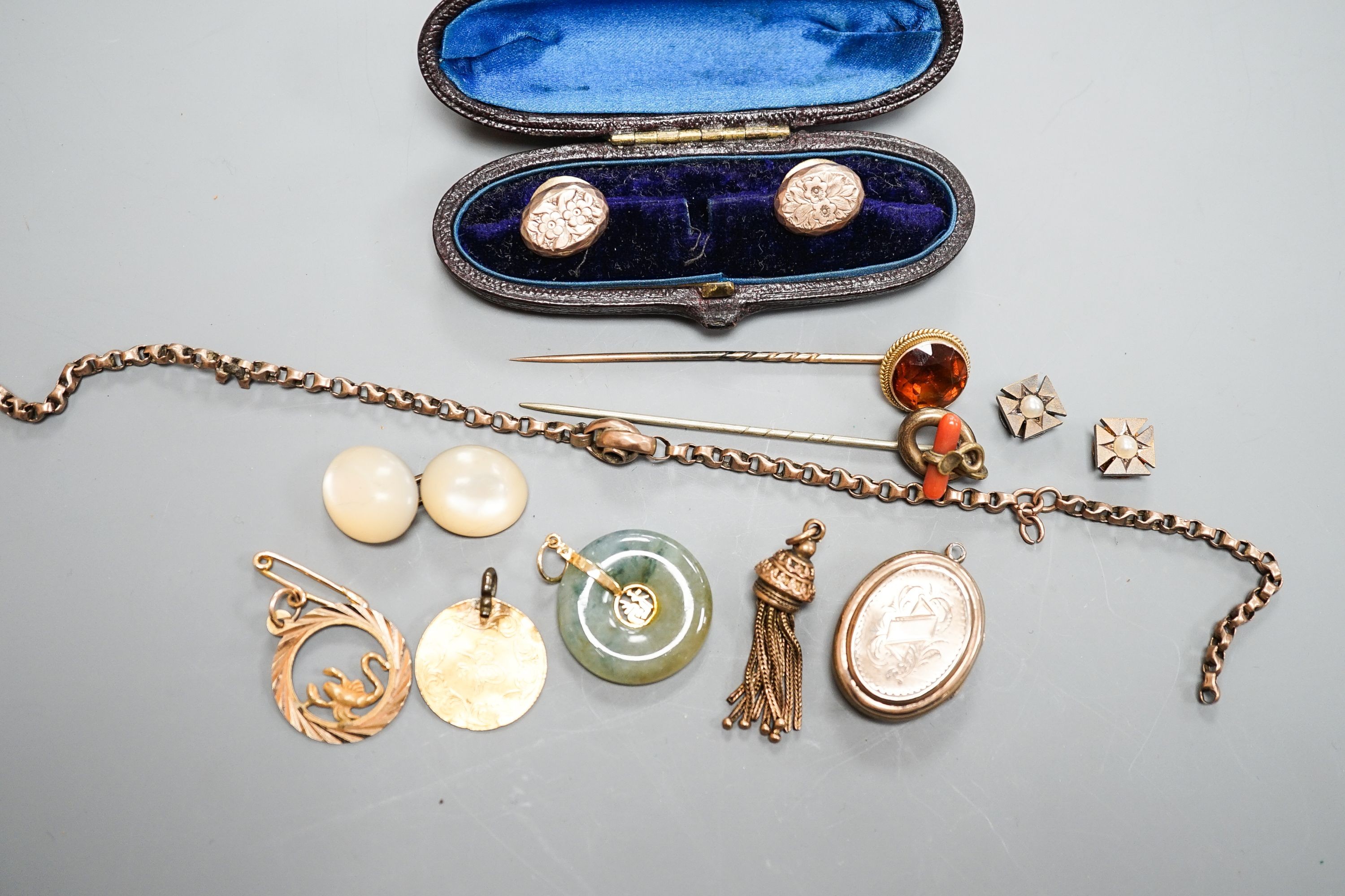 Minor jewellery including a 9ct chain(a.f.), 11.7 grams, a Persian gold coin pendant, gross 2 grams, a yellow metal pendent stamped '14', 1.8 grams and other jewellery including a jade pendant, two stick pins, cased butt